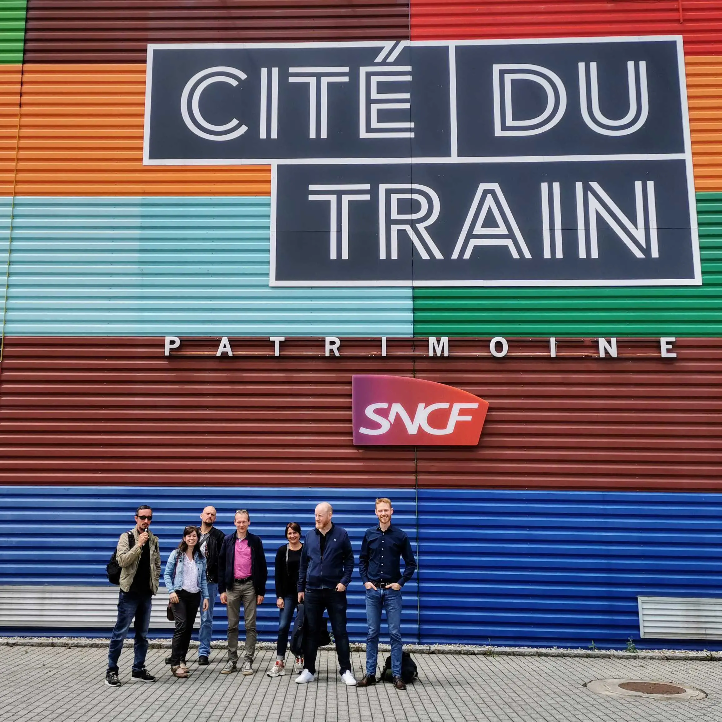 Photo d'équipe Blueboat à la cité du train